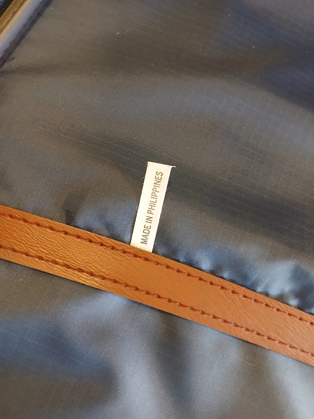 Giordano Men’s Navy and Brown Professional Two-Tone Travel Bag